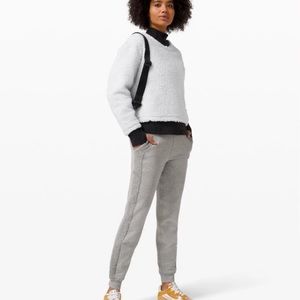 Size 2 Lululemon Scuba Jogger *Sherpa Stripe
Heathered Core Light Grey
